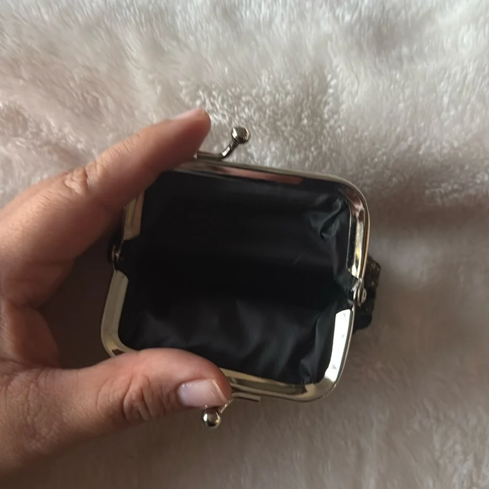 Kiss lock coin wallet black and gold